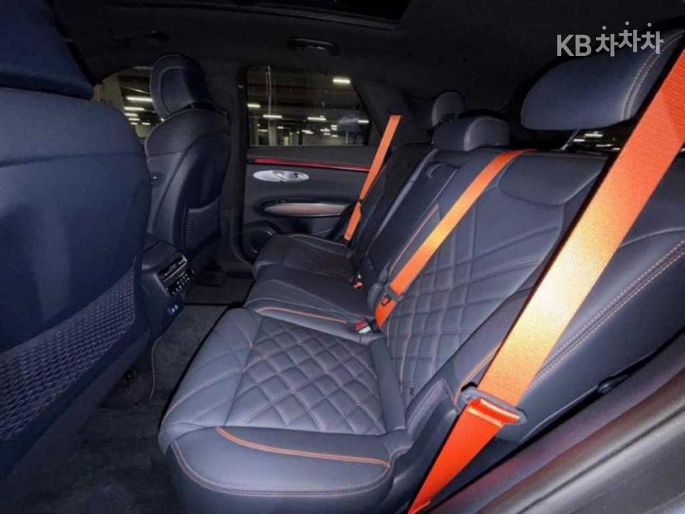 2025 Genesis GV70 photo