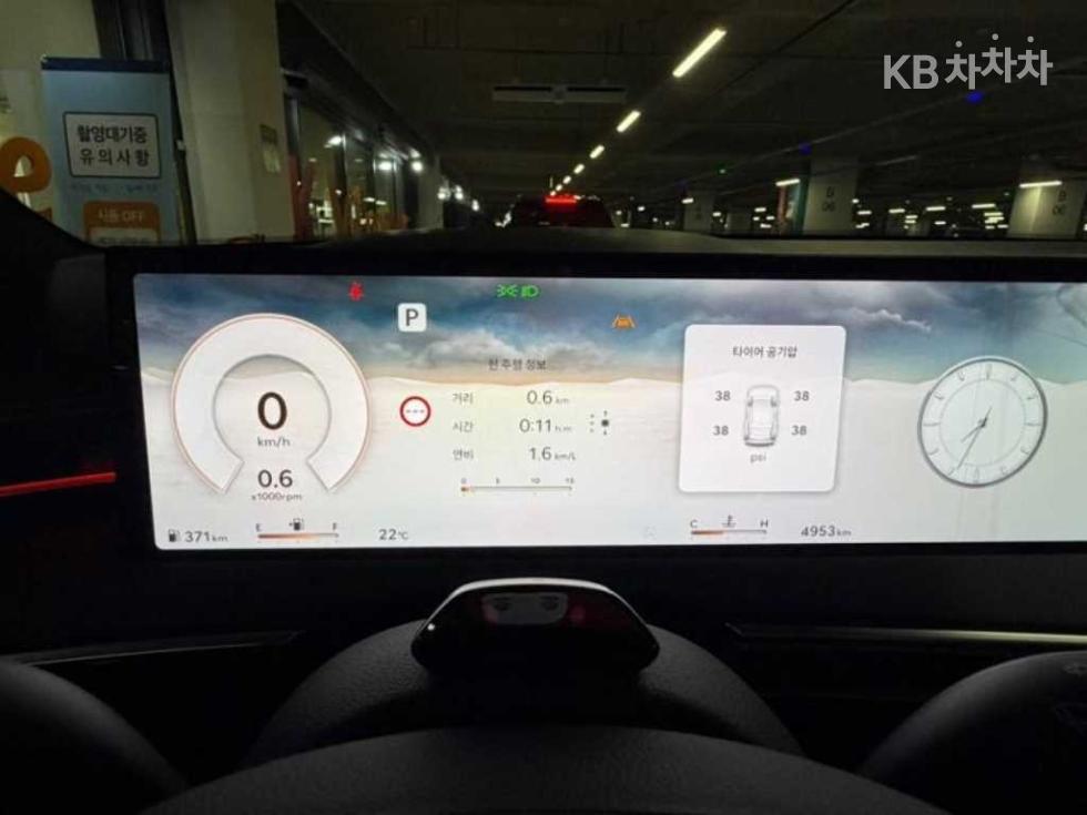 2025 Genesis GV70 photo