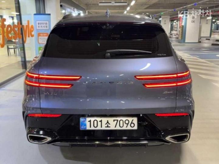 Genesis GV70 Gasoline 2.5T Sport Package AWD 6