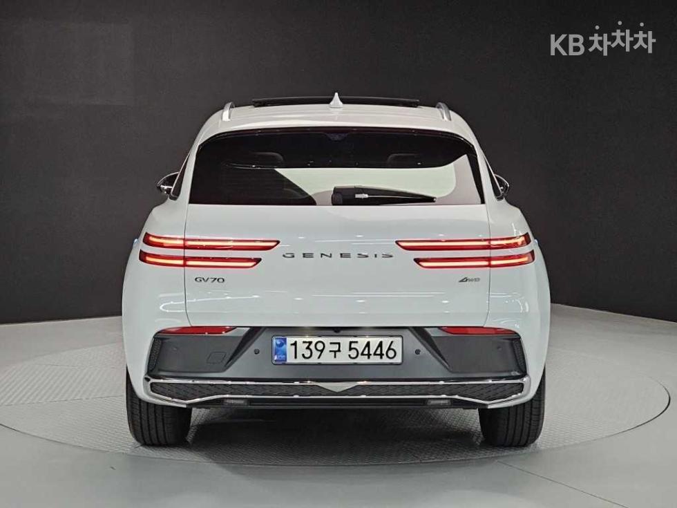 2025 Genesis GV70 photo