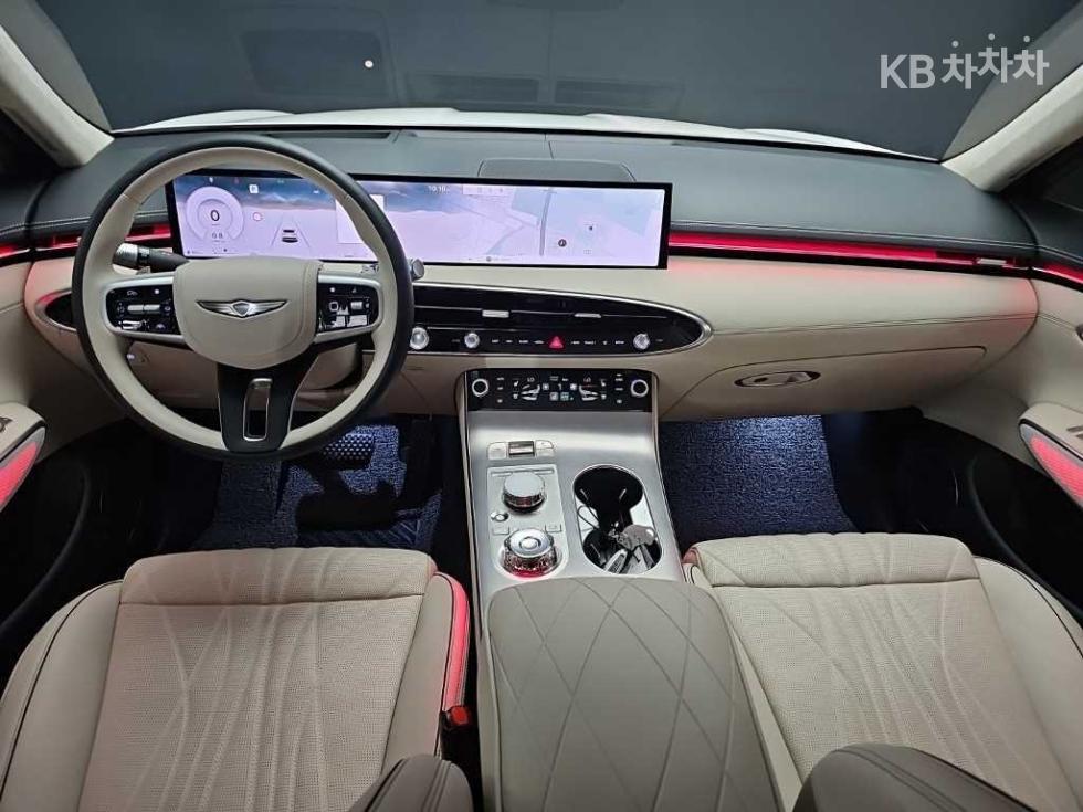 2025 Genesis GV70 photo