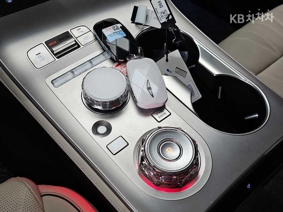 2025 Genesis GV70 photo