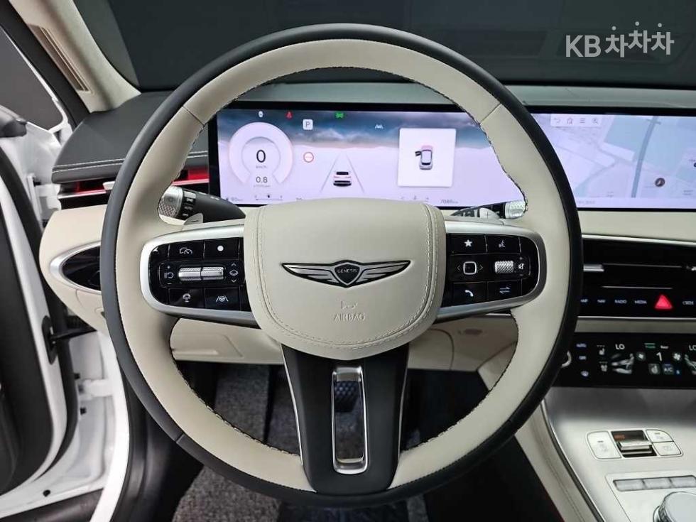 2025 Genesis GV70 photo
