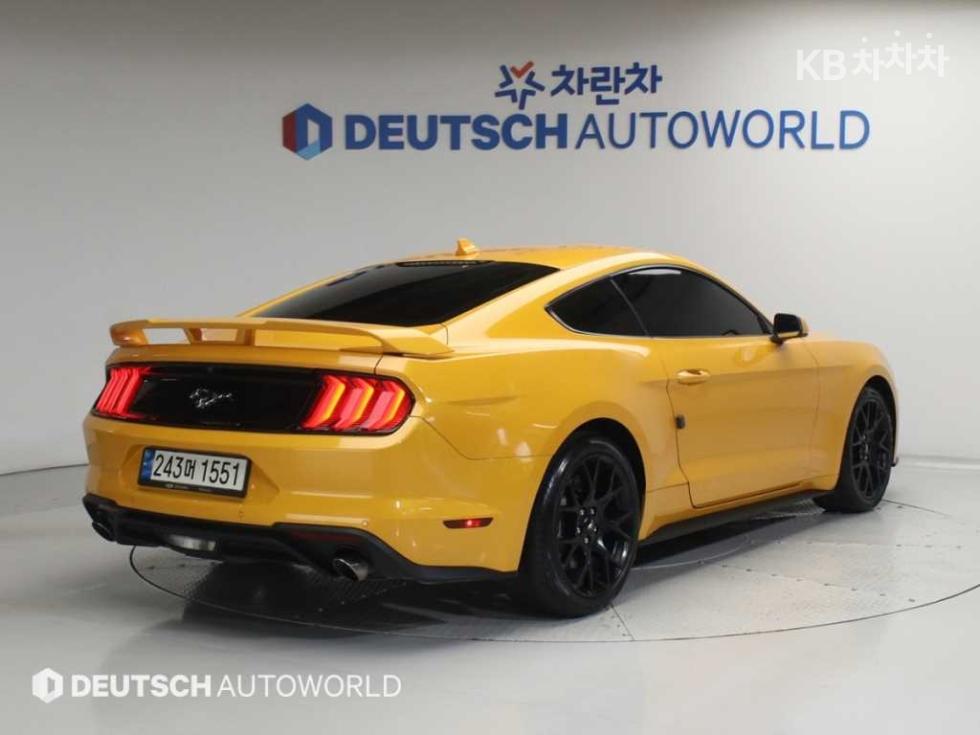 2022 - ford mustang