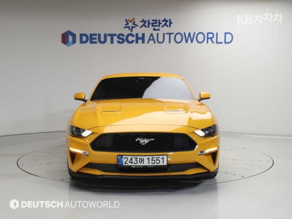 2022 - ford mustang