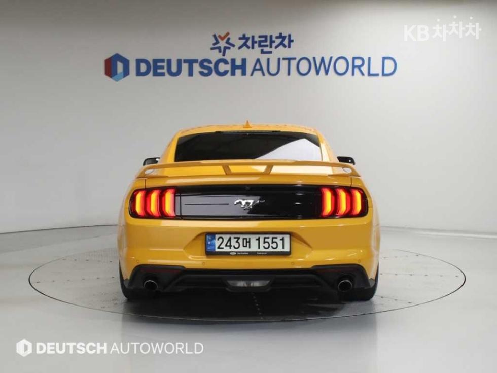 2022 - ford mustang