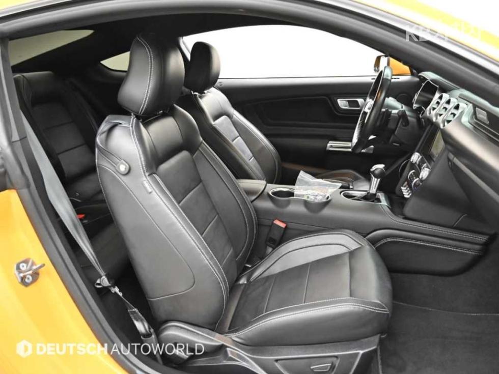 2022 - ford mustang