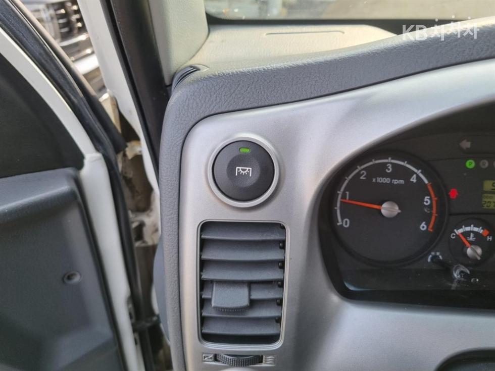 2013 - kia bongo iii