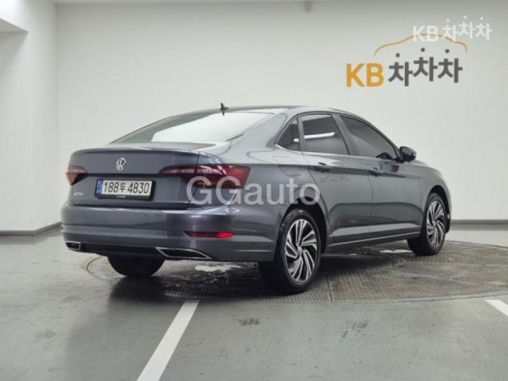 Volkswagen Jetta The 1.4 TSI Premium 5