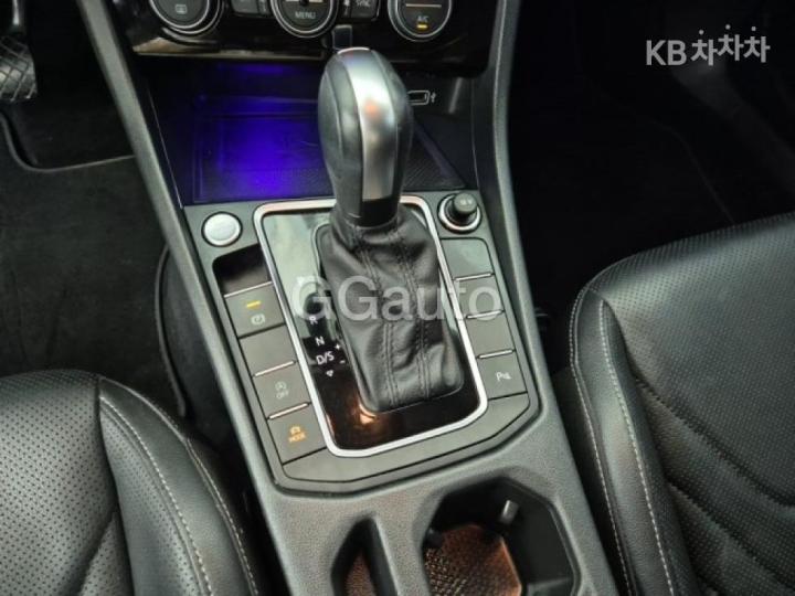 Volkswagen Jetta The 1.4 TSI Premium 9