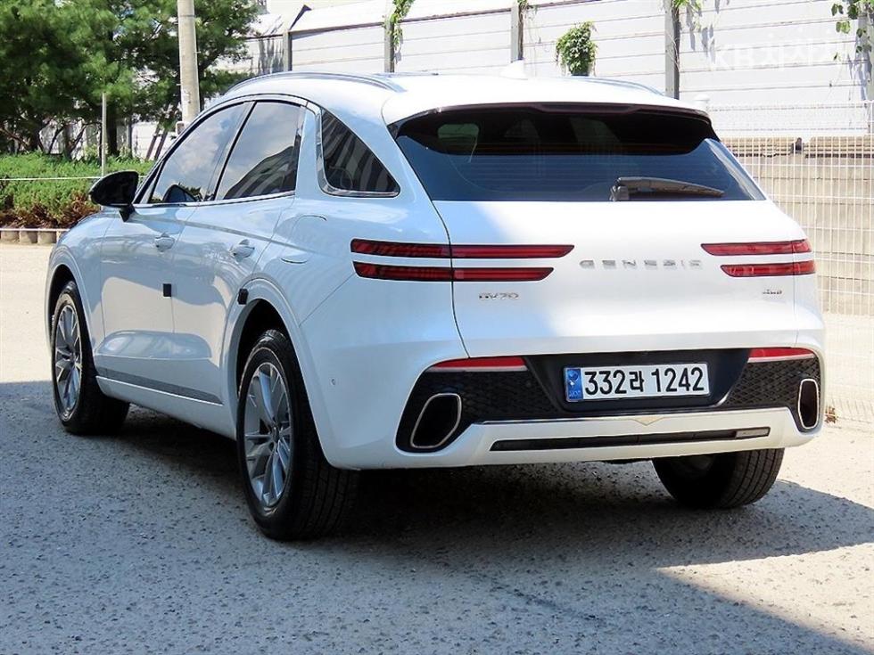 2023 Genesis GV70 photo