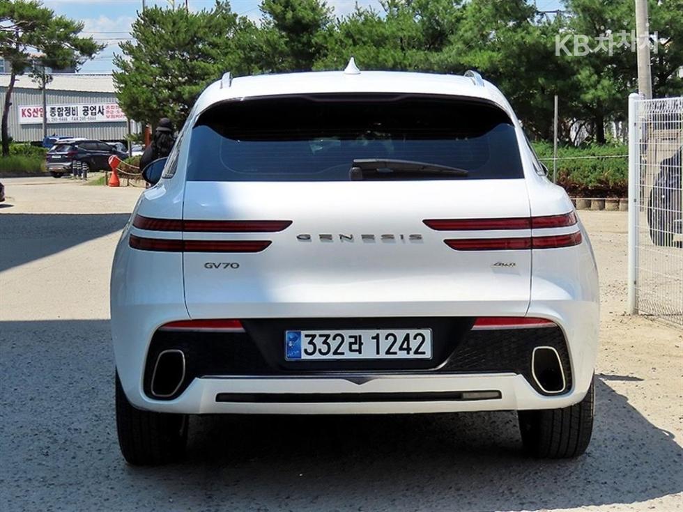 2023 Genesis GV70 photo