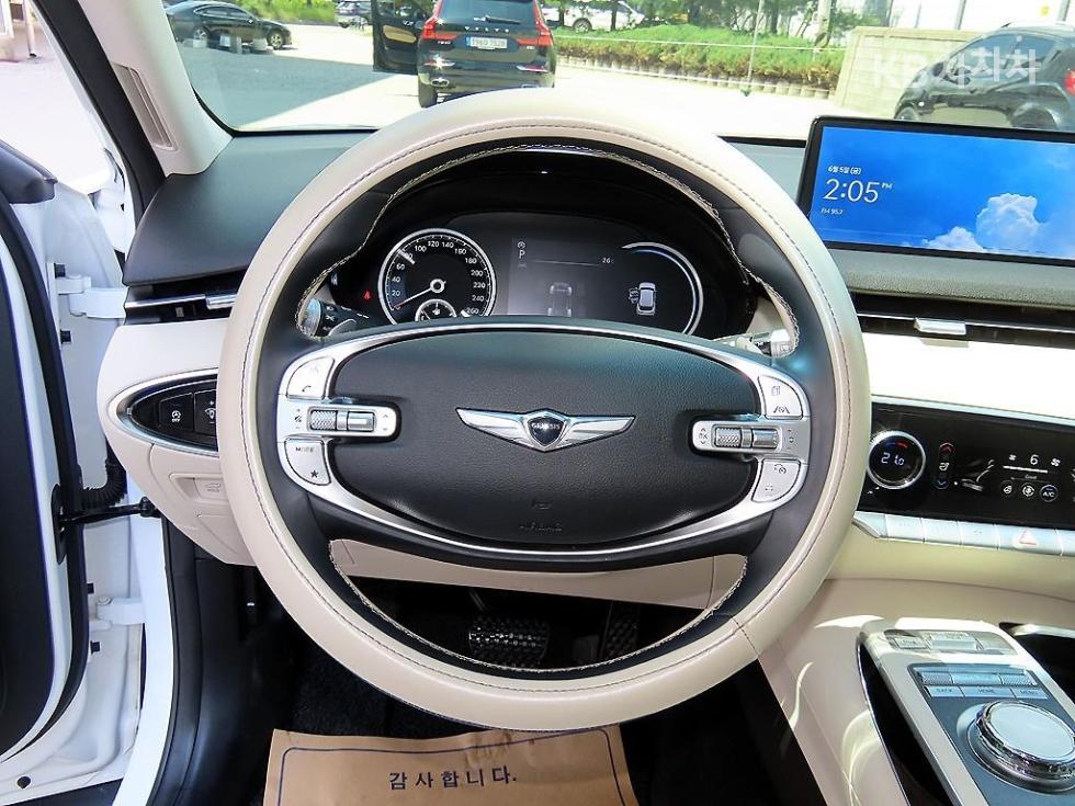 2023 Genesis GV70 photo