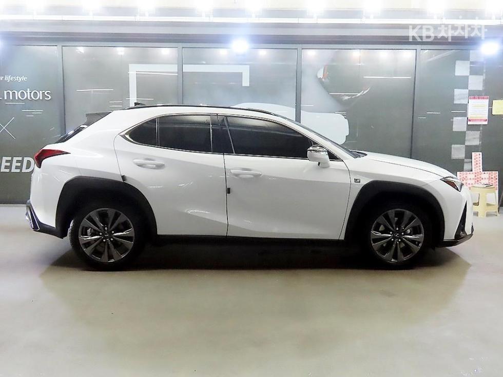 2025 - lexus ux