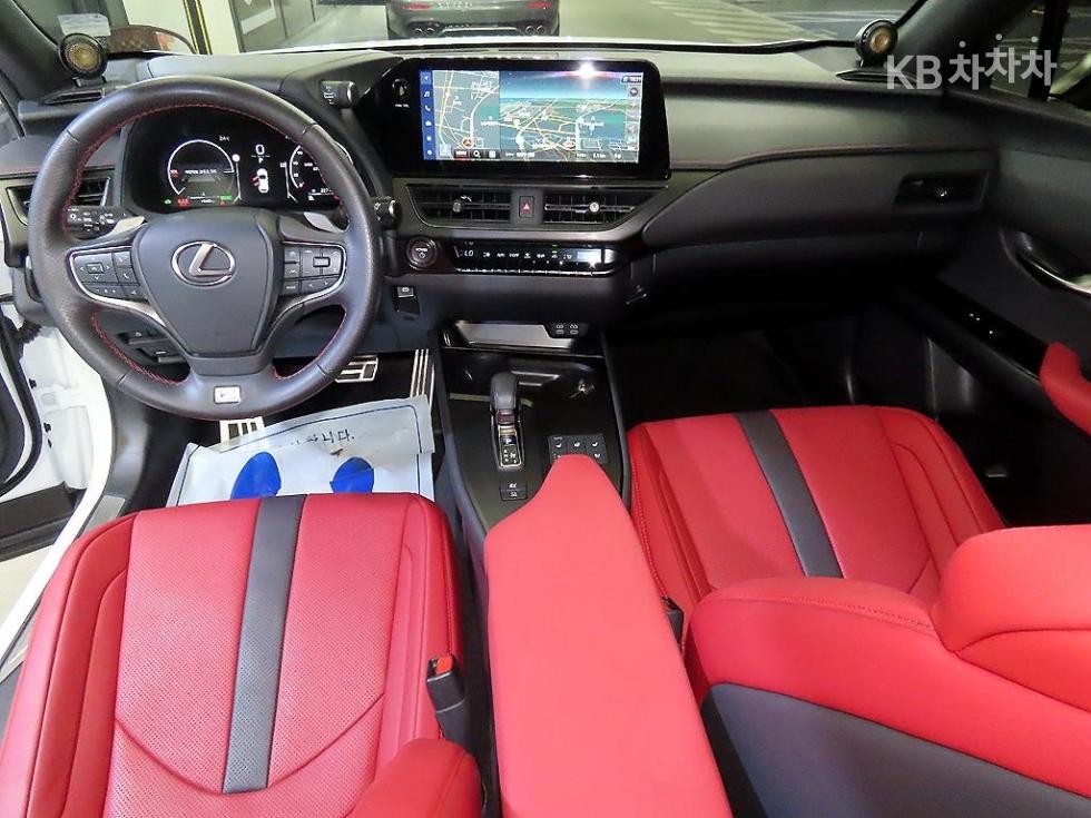 2025 - lexus ux