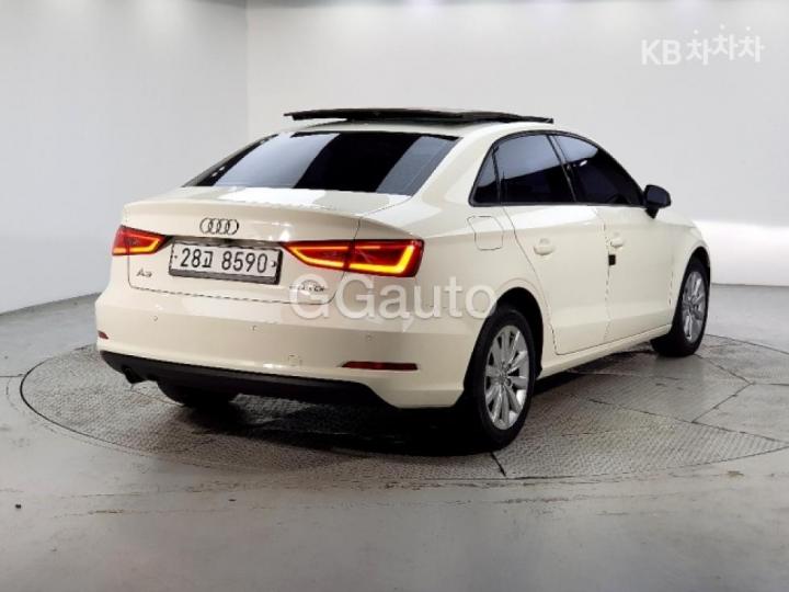 Audi A3 NEW 25 TDI Dynamic 8V 5
