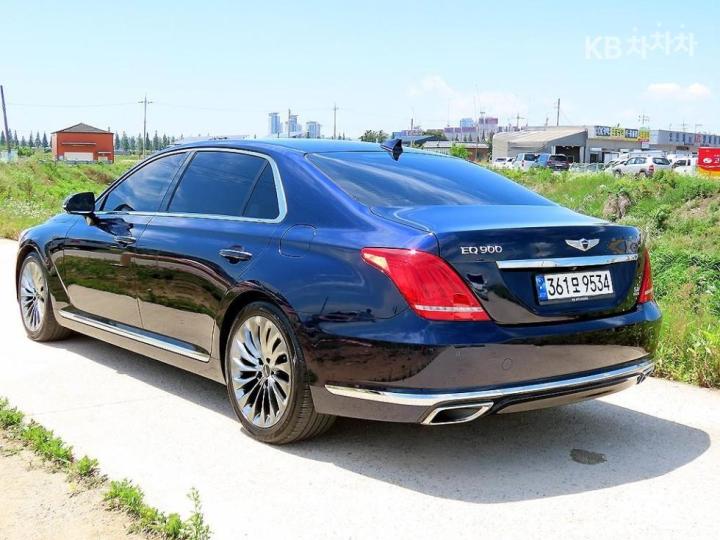 Genesis EQ900 5.0 GDI AWD Prestige 4