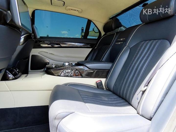 Genesis EQ900 5.0 GDI AWD Prestige 7