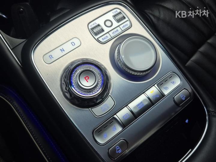 Genesis G90 RS4 3.5T e-S/ C AWD Base Type 9