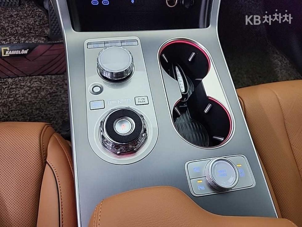 2025 Genesis GV80 photo