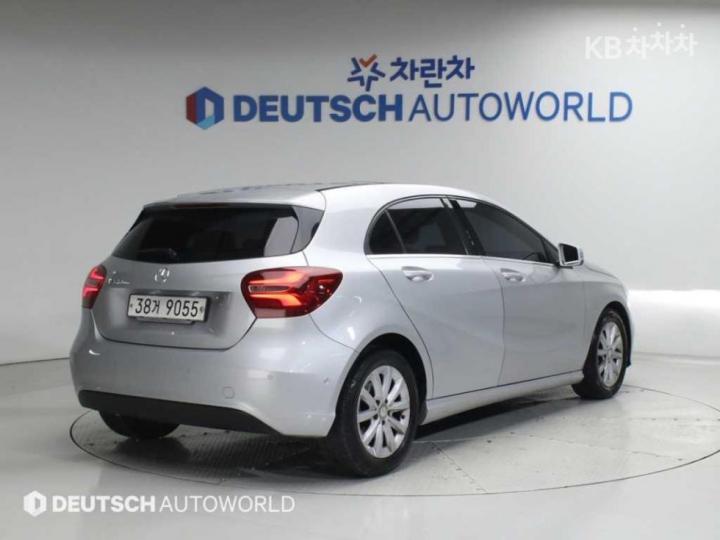 Mercedes-Benz A-Class A200 W176 3