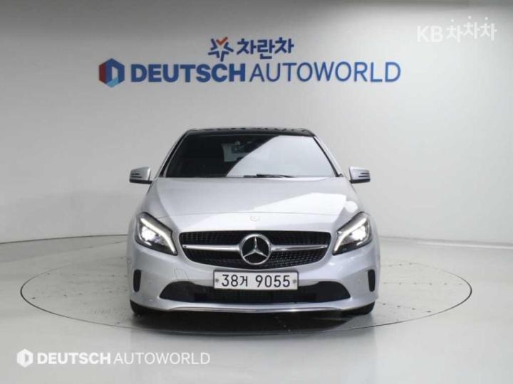 Mercedes-Benz A-Class A200 W176 4