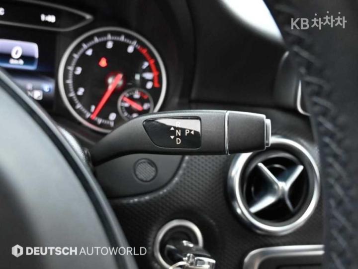 Mercedes-Benz A-Class A200 W176 10