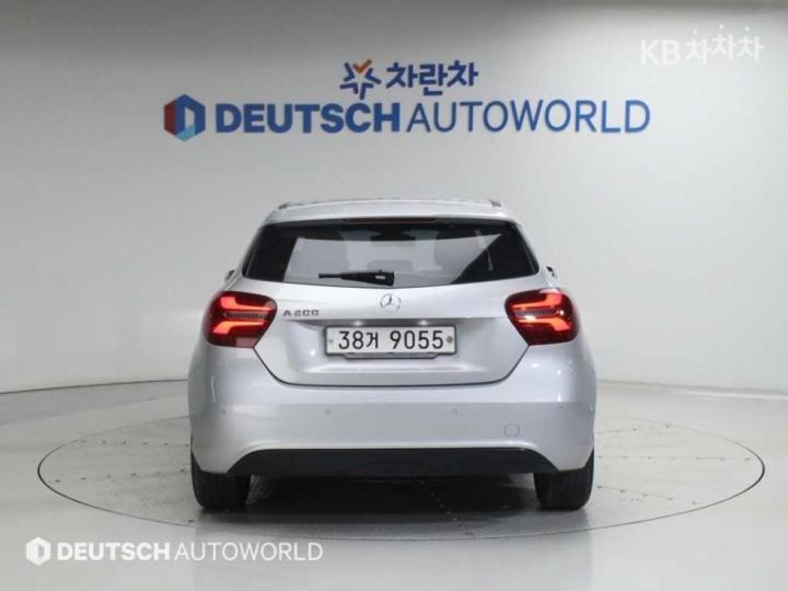 Mercedes-Benz A-Class A200 W176 5