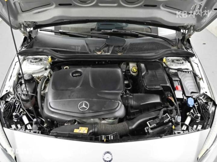 Mercedes-Benz A-Class A200 W176 7