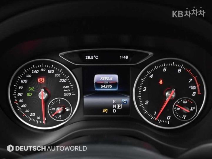 Mercedes-Benz A-Class A200 W176 9