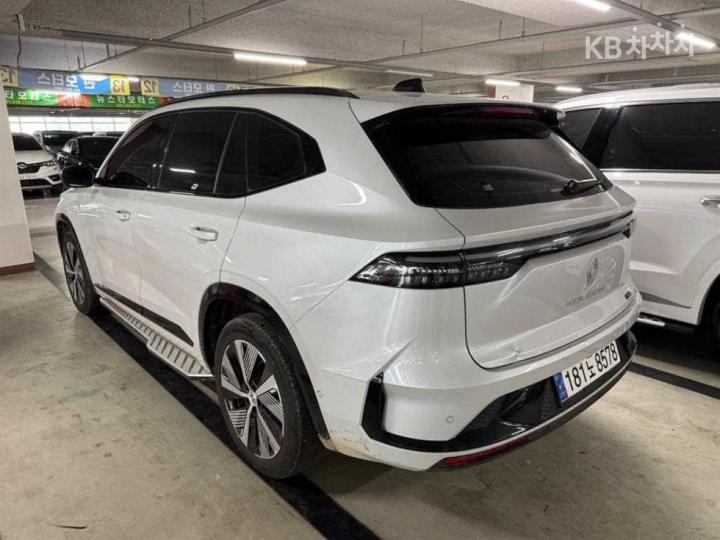 Renault Koleos E-Tech Hybrid Iconic 4