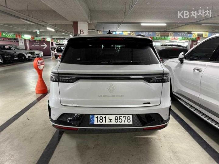 Renault Koleos E-Tech Hybrid Iconic 5