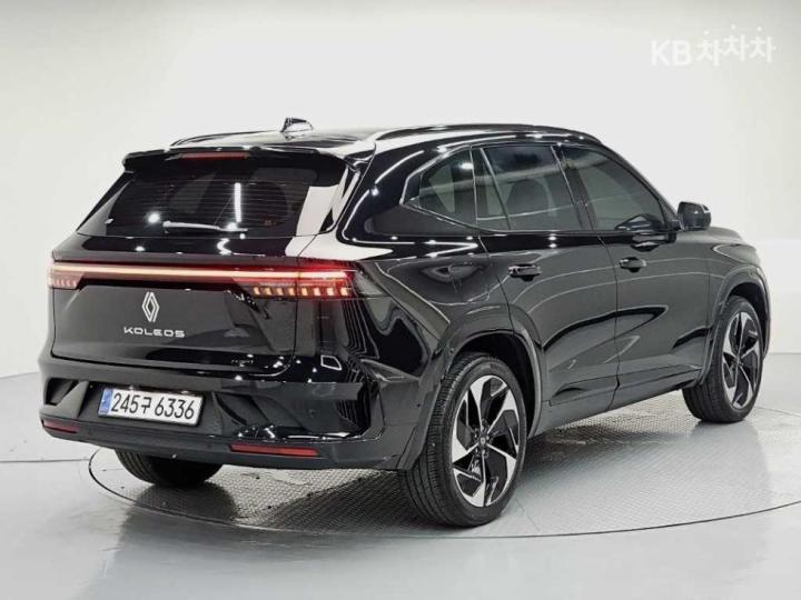 Renault Koleos E-Tech Hybrid Iconic 5