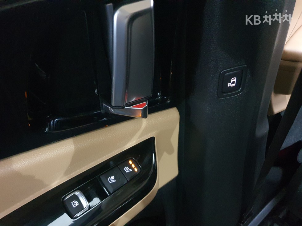 Kia Carnival — miniaturë 23