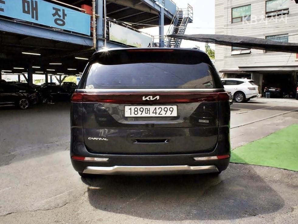2023 - kia carnival