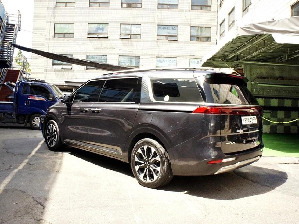 2023 - kia carnival