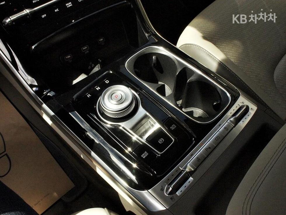 2023 - kia carnival
