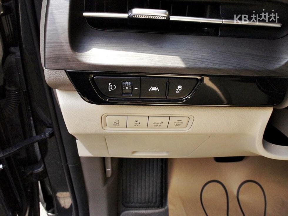 2023 - kia carnival
