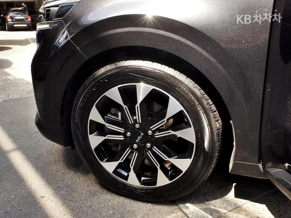 2023 - kia carnival