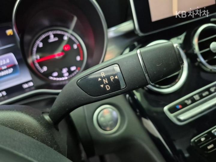Mercedes-Benz C-Class C220 d 9