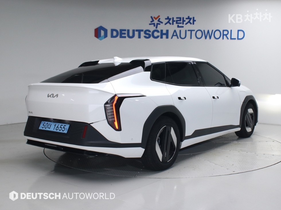2026 - kia ev4