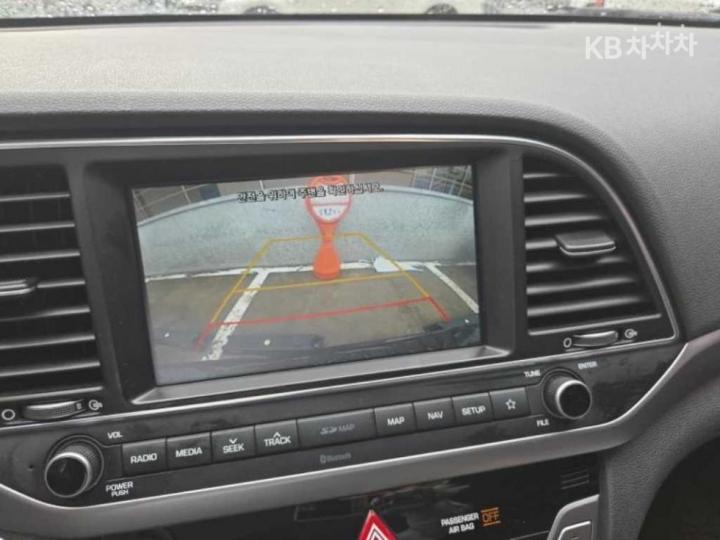 Hyundai Avante AD 1.6 GDi Smart 8