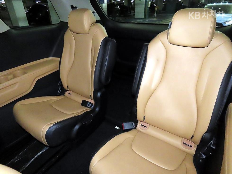 2022 - kia carnival