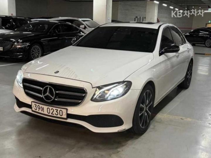 Mercedes-Benz E-Class W213 E220d Avantgarde