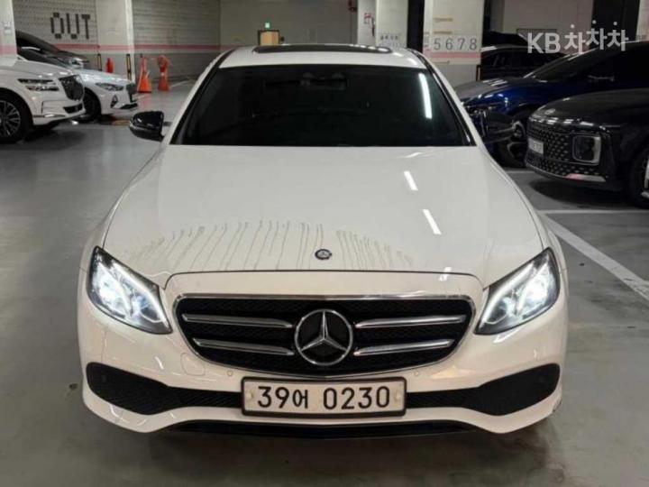 Mercedes-Benz E-Class W213 E220d Avantgarde 3