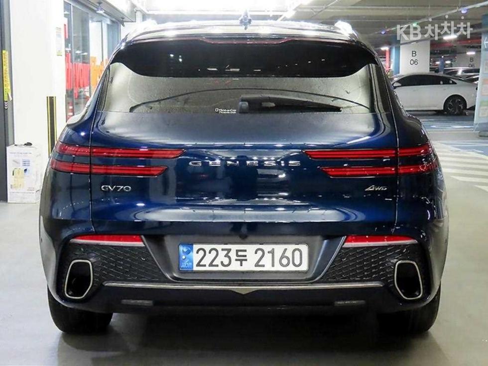 2022 Genesis GV70 photo