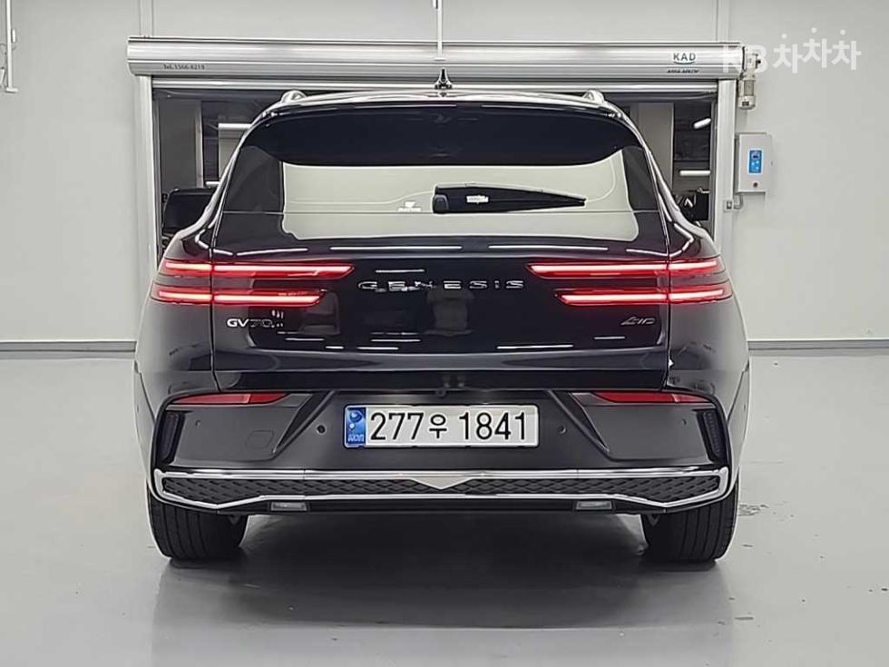 2025 Genesis GV70 photo