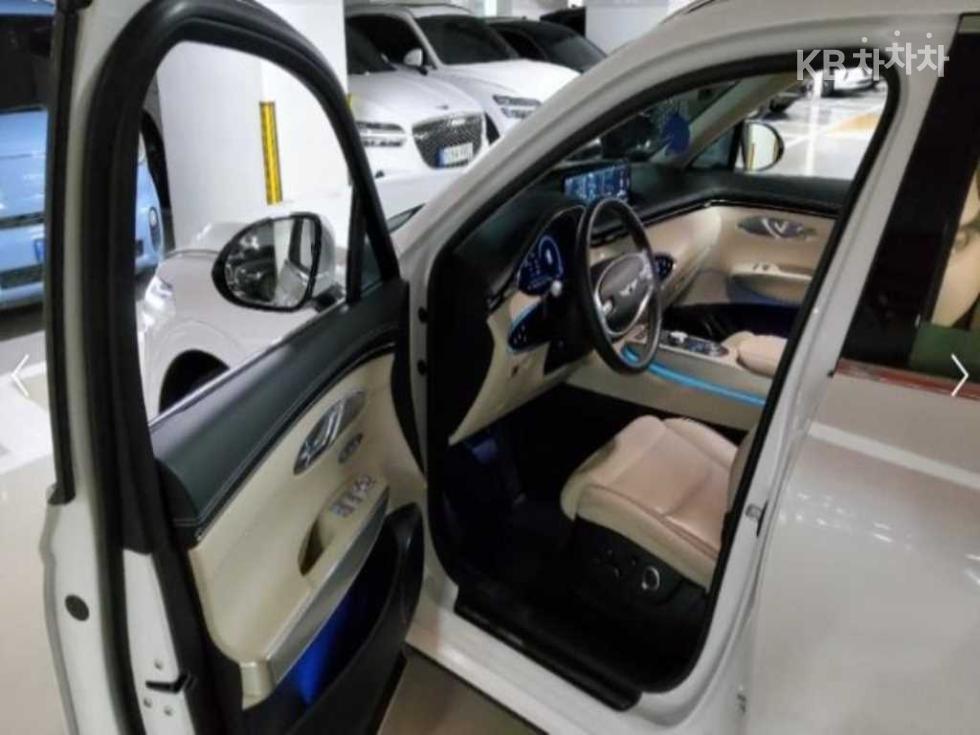 2023 Genesis GV70 photo