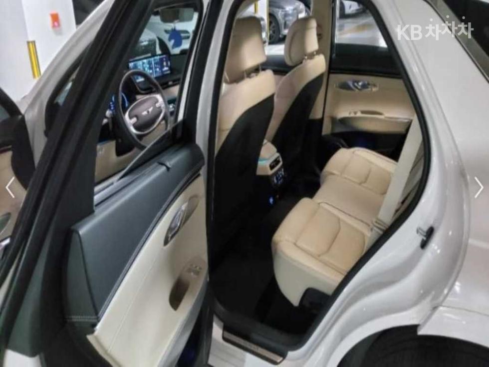 2023 Genesis GV70 photo
