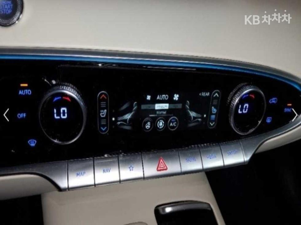 2023 Genesis GV70 photo